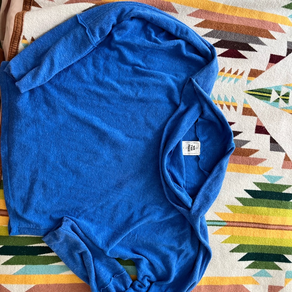 Light pullover sweatshirt